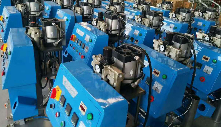 九旭聚脲設備發泡噴涂施工產品的質量的優劣性